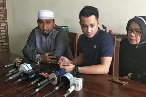 Eza Gionino Sedih Disebut Anak Durhaka & Disumpahi Tak Miliki Anak, Reaksi Calon Istri Mengejutkan