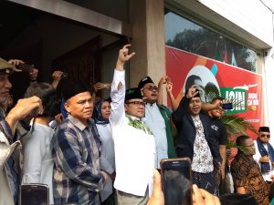 Cak Imin Terima Mandat Cawapres dari Laskar Santri Yang Jalan Kaki Ciamis-Jakarta