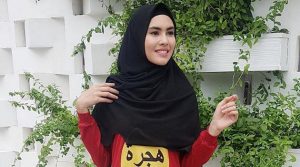 Dikabarkan Menikah di Mekkah, Sosok Diduga Kartika Putri Kepergok Pulang Haji Bareng Seorang Pria