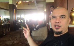 Dikepung, Ahmad Dhani Sebut Pendemo Anti #2019GantiPresiden Idiot