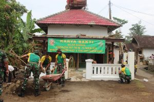 Bersama Rakyat Yonif Para Raider 502 Kostrad Gelar Karya Bakti