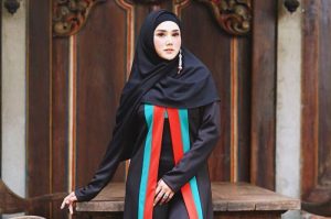 Jadi Model Jakarta Fashion Week, Gaya Jalan Mulan Jameela Jadi Sorotan