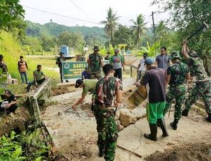 Satgas Yonif 431 Kostrad Terobos Daerah Terisolir di Desa Jono Oge, Sigi