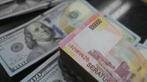 Rupiah Melemah di Awal Pekan Rp 14.900