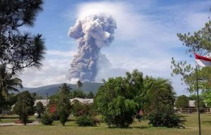 Gunung Soputan di Sulawesi Utara Meletus