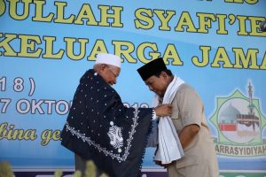 Sowan ke Kiyai Abdul Rasyid Abdullah Syafi’ie di Sukabumi, Prabowo Ingatkan Membangun Ekonomi Umat dan Rakyat