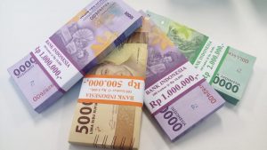 Rupiah Dekati Rp15.100 per Dolar AS