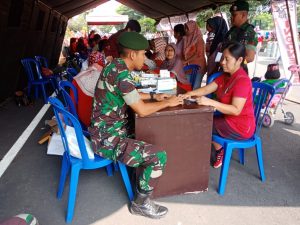 Yonarmed 11 Kostrad Bersama Paguyuban SRC Magelang Gelar Cek Kesehatan Gratis