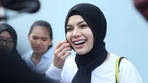 Nikita Mirzani Ngaku Tahu Sosok yang Dimaksud Luna Maya “Teman Makan Teman”