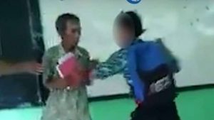 Video Guru Dikeroyok Siswa di Kelas Viral, Pihak Sekolah Sebut cuma Guyonan