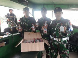 Satgas Pamtas Yonif Para Raider 328 Kostrad Kembali Amankan Miras di Perbatasan