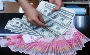 Rupiah Kembali Terlempar ke Level Rp14.500/USD