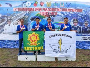 Prajurit Brigif Para Raider 17 Kostrad Menjuarai International Open Parachuting Championship 2018 di Manado