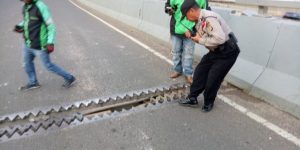 Flyover Retak Cengkareng, Warga Dilarang Melintas