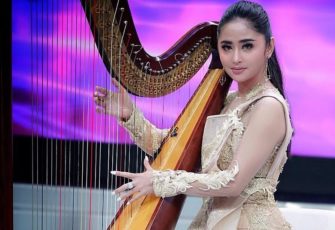 Agar Bisa Hamil Dewi Perssik Goyang Singa di Ranjang