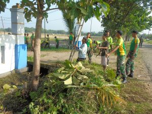 Sambut HUT Ke-58 Kostrad, Yonarmed 12 Kostrad Gelar Karya Bakti bersama Warga