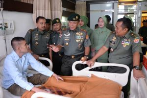 Peringati HUT Ke-58 Kostrad, Pangkostrad Anjangsana Ke RSPAD Gatot Subroto