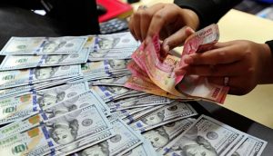 Rupiah Melemah Dekati Rp14.000/USD