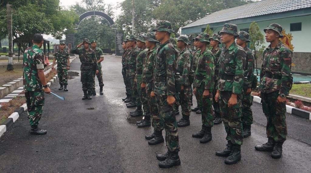 Tumbuhkan Rasa Bangga, Yonif Mekanis Raider 413 Kostrad Gelar Tradisi Masuk Satuan