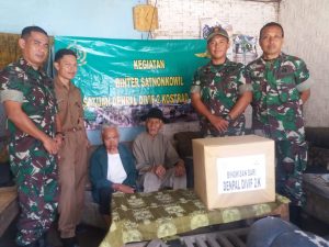 Denpal Divif 2 Kostrad Bagikan Sembako Kepada Masyarakat Kurang Mampu