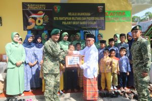 Sambut HUT Ke-58 Kostrad, Brigif Raider 13 Kostrad Bagikan Sembako