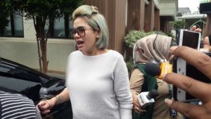 Hadiri Sidang Isbat, Nikita Mirzani Nggak Pakai Bra