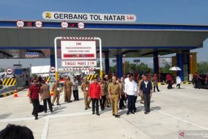 Jokowi Resmikan Tol Terpanjang di Indonesia