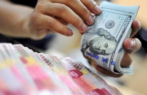 Awali Pekan, Rupiah Melemah ke Level Rp14.339/USD