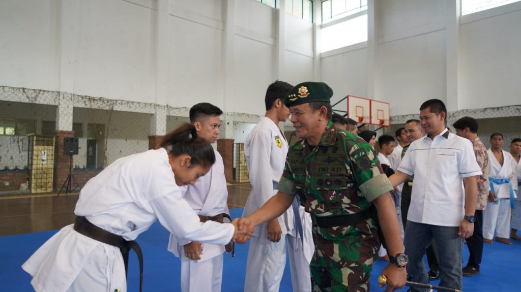 Pangkostrad Tinjau Kesiapan Atlet Karate Nasional