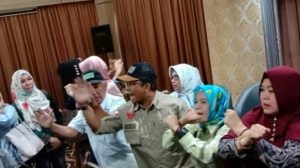 Beda Sikap, Acara Relawan Prabowo-Sandi Berujung Ricuh