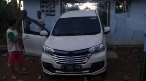 Viral! Mobil Masuk Kuburan di Madiun, Pengemudi Mengaku Diikuti Pria Tua Hingga Tak Sadar Tidur di Atas Nisan