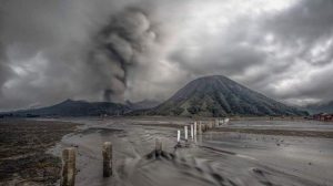 Gunung Bromo Erupsi, Keluarkan Lahar Dingin