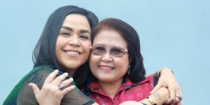 Berpelukan, Melaney Ricardo dan Elza Syarief Akhirnya Berdamai