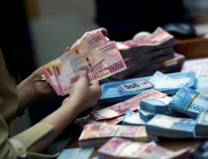 Rupiah Kembali Melemah ke Level Rp14.000/USD