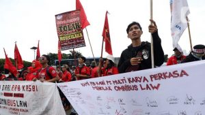 Undang-Undang Ini Bikin Buruh Marah, Apakah Omnibus Law Jokowi Itu?