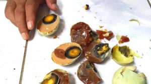 Heboh Telur Asin Warna Cokelat di Banyumas Kenyal & Rasanya Getir