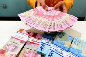 Rupiah Menguat ke Rp13.695/USD Selasa Pagi