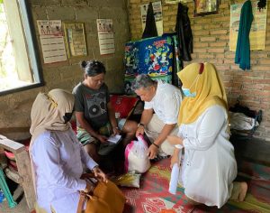 Andre Rosiade Bantu Biaya Pengobatan Warga Kuranji yang Sakit Liver dan Hernia