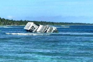 Kapal Bawa 11 Wisatawan Asing Kandas di Laut Mentawai