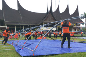 Tingkatkan Ketangguhan, BPBD se-Sumbar Unjuk Kemahiran Pasang Tenda