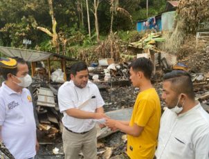 Terus Peduli, Andre Rosiade Bantu Korban Kebakaran di Sungai Batang Agam