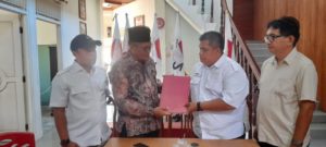 Komit Besarkan Partai, Verry Mulyadi Terima Aset DPC Gerindra Padang