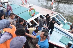 71 Wisastawan Terjebak di Pulau Angso Duo. Evakuasi Berhasil, Wisatawan Selamat