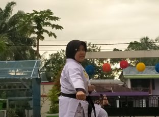 Raih Medali Emas di O2SN tingkat Kabupaten, Siswi SMP IT Darul Hikmah Pasaman Barat Fanny Alandra Laga ke Provinsi