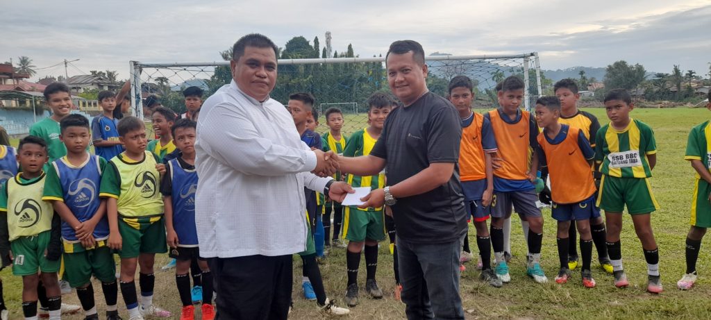 Verry Mulyadi Ajak Urus Sepak Bola dengan Hati, Tim SSB BBC Batuang Taba FC U-12 Disupport