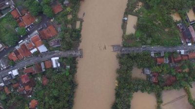 Jembatan Putus Akibat Intensitas Hujan Tinggi Airnya Rendam Ratusan Rumah Warga