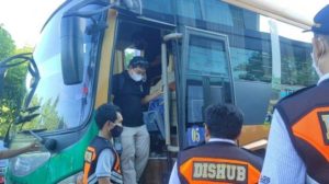 Seorang Penumpang Bus Tak Sadarkan Diri,Setelah di Cek Ternyata Sudah Meninggal Dunia