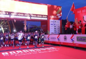 Momen Saat Ganjar Melepas Pelari Elite Race Borobudur Marathon 2022