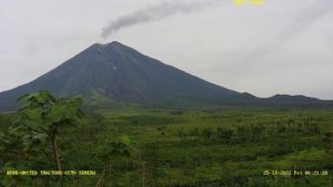 Gunung Semeru Batuk Lagi dan Mengeluarkan Awan Panas