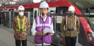 Jokowi Tinjau Stasiun LRT TMII Jaktim